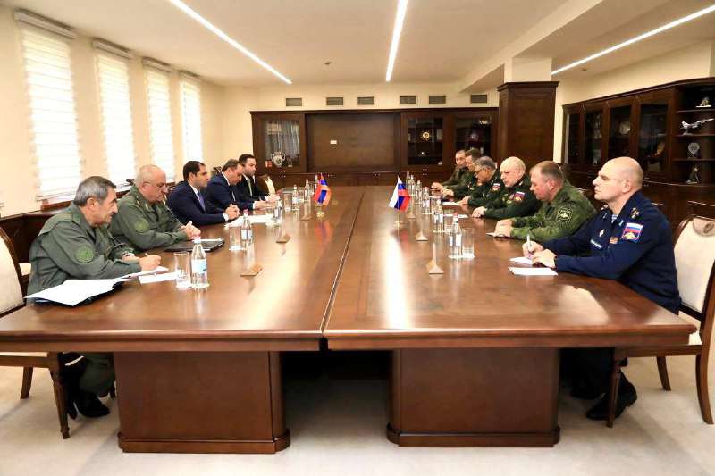 Սուրեն Պապիկյանն ընդունել է ԼՂ-ում ՌԴ խաղաղապահ ուժերի նորանշանակ հրամանատարին