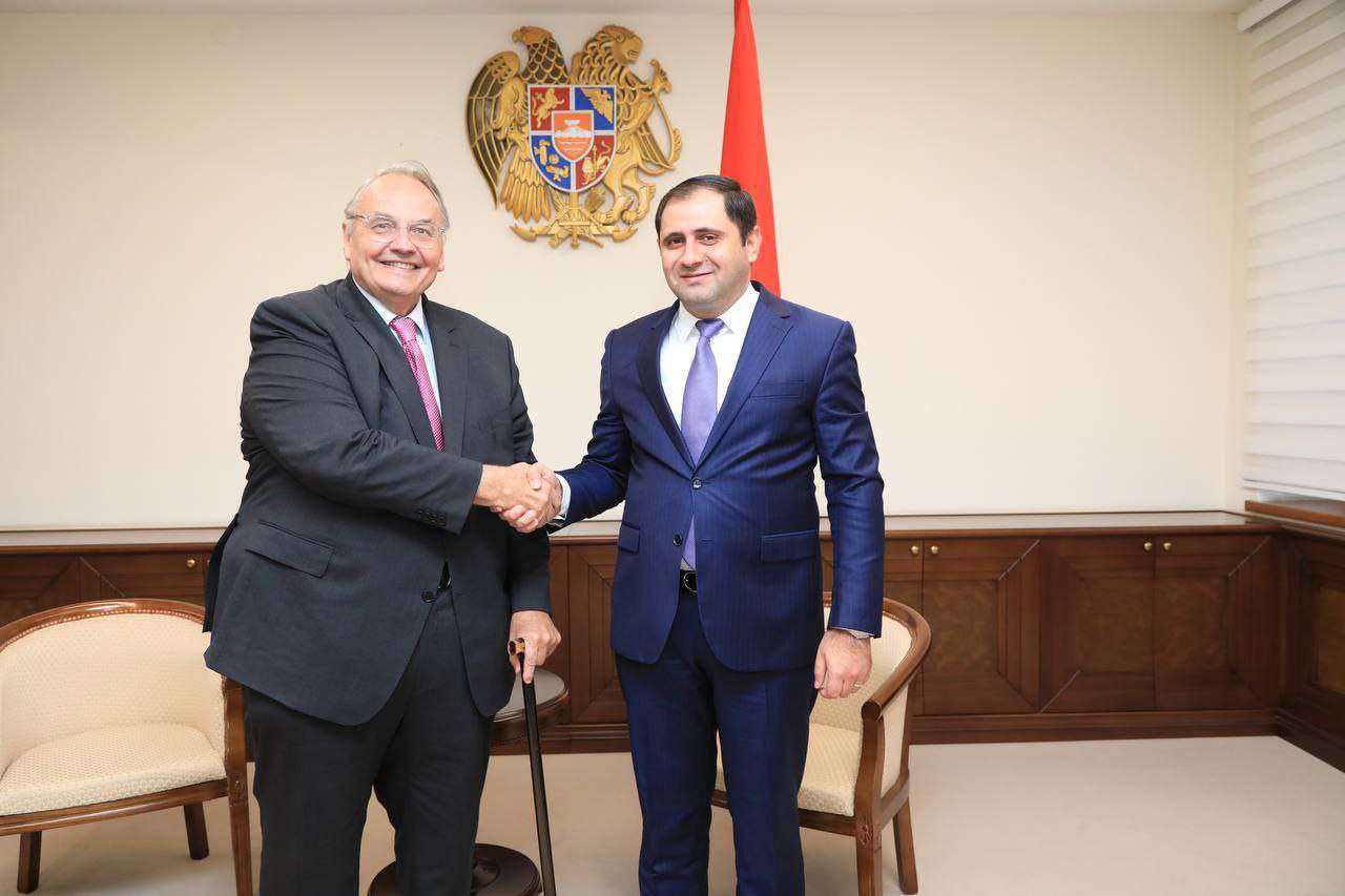 Պապիկյանը ֆրանսիացի պաշտոնյային է ներկայացրել սահմանին տիրող իրավիճակը