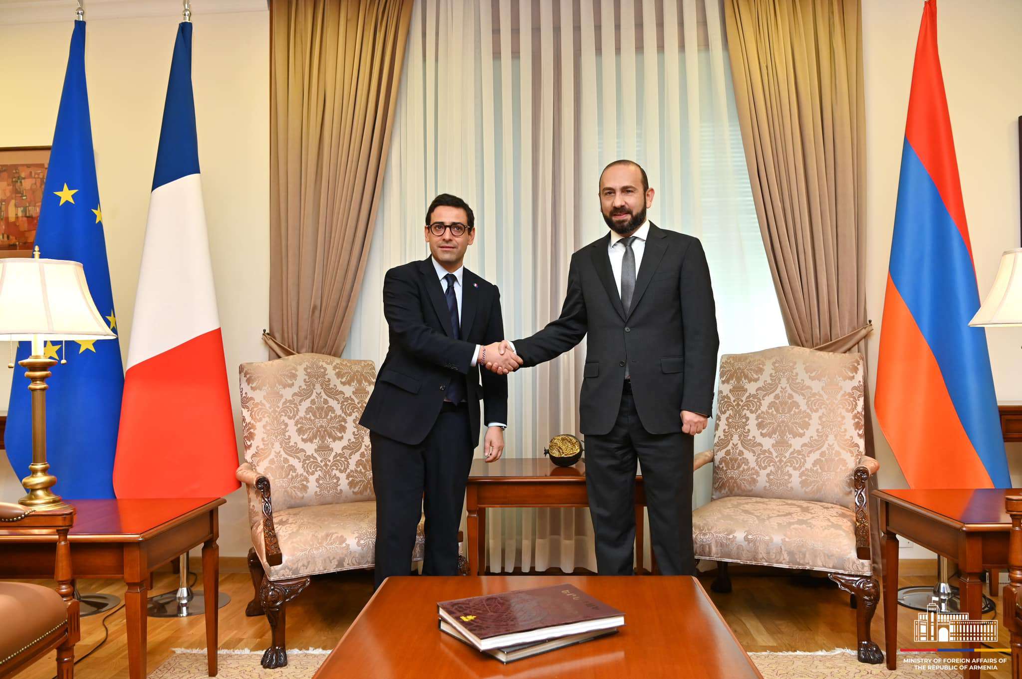 The Foreign Ministers of Armenia and France had a private conversation