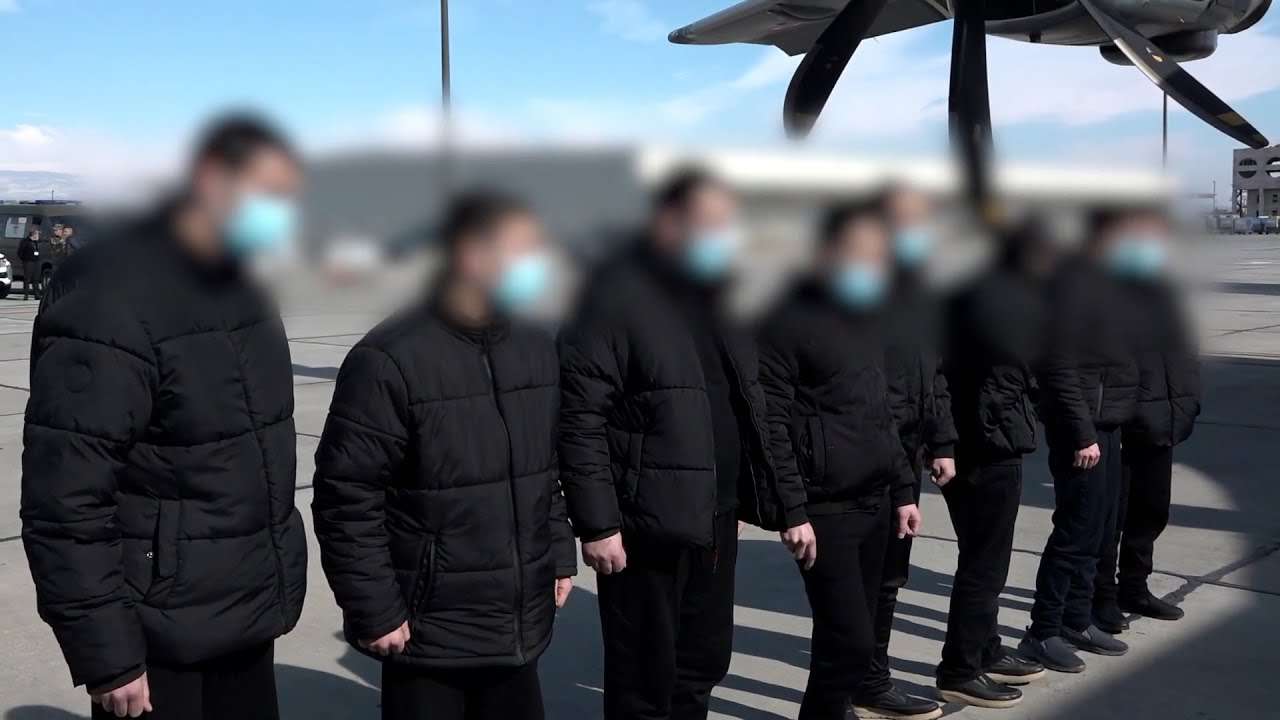 How many confirmed prisoners are there in Baku?