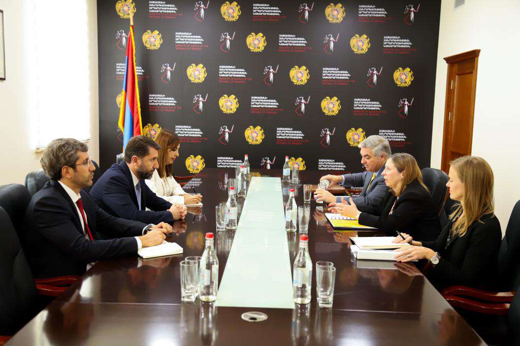 Կարեն Անդրեասյանն ԱՄՆ դեսպան Լին Թրեյսիի հետ քննարկել է համատեղ իրականացվող բարեփոխումների ընթացքը