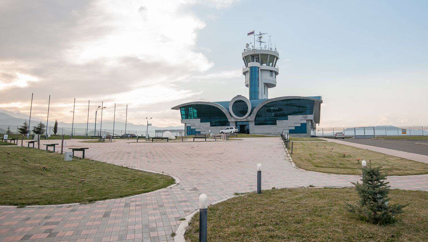 Citizens of Stepanakert went to the airport, expecting the support of Russian peacekeepers