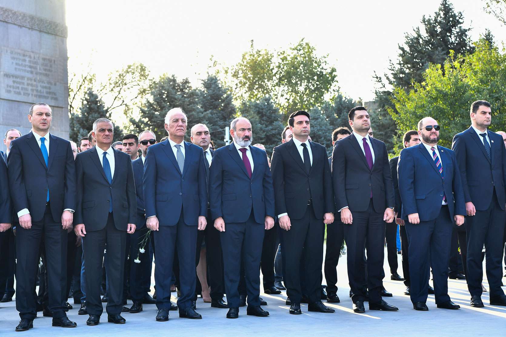 Բարձրաստիճան պաշտոնյաները հարգանքի տուրք են մատուցել հանուն Հայրենիքի անկախության կյանքը նվիրաբերած հայորդիների հիշատակին