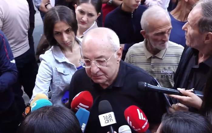 «Նախկին նախագահներից ոչ ոք այլևս Հայաստանի ղեկավար չպետք է լինի». Վազգեն Մանուկյան