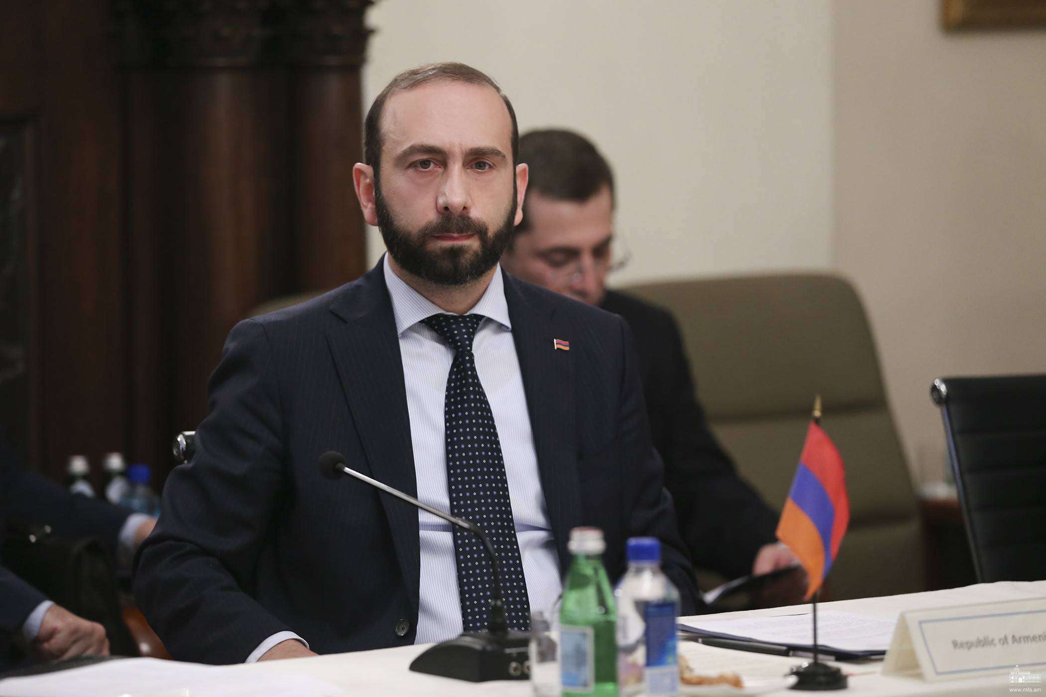 Президент Азербайджана с этого момента берет на себя ответственность за возможную эскалацию. Интервью Арарата Мирзояна "Арменпресс".