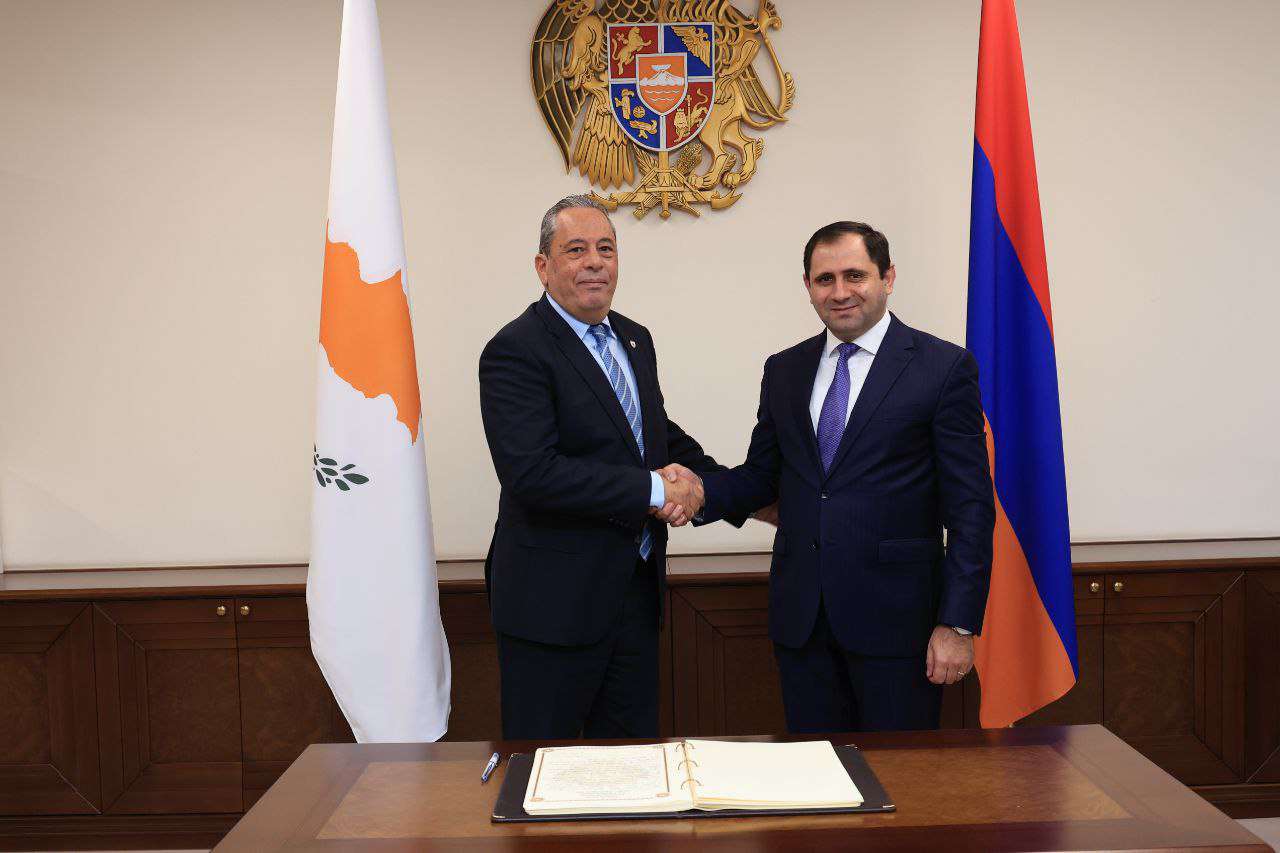 Defense Ministers of Armenia and Cyprus had a private conversation