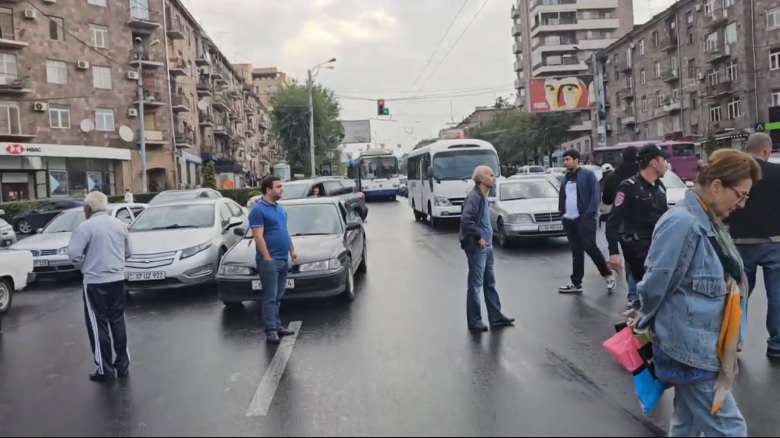 Ընդդիմադիրներն առավոտյան վերսկսել են ակցիաները