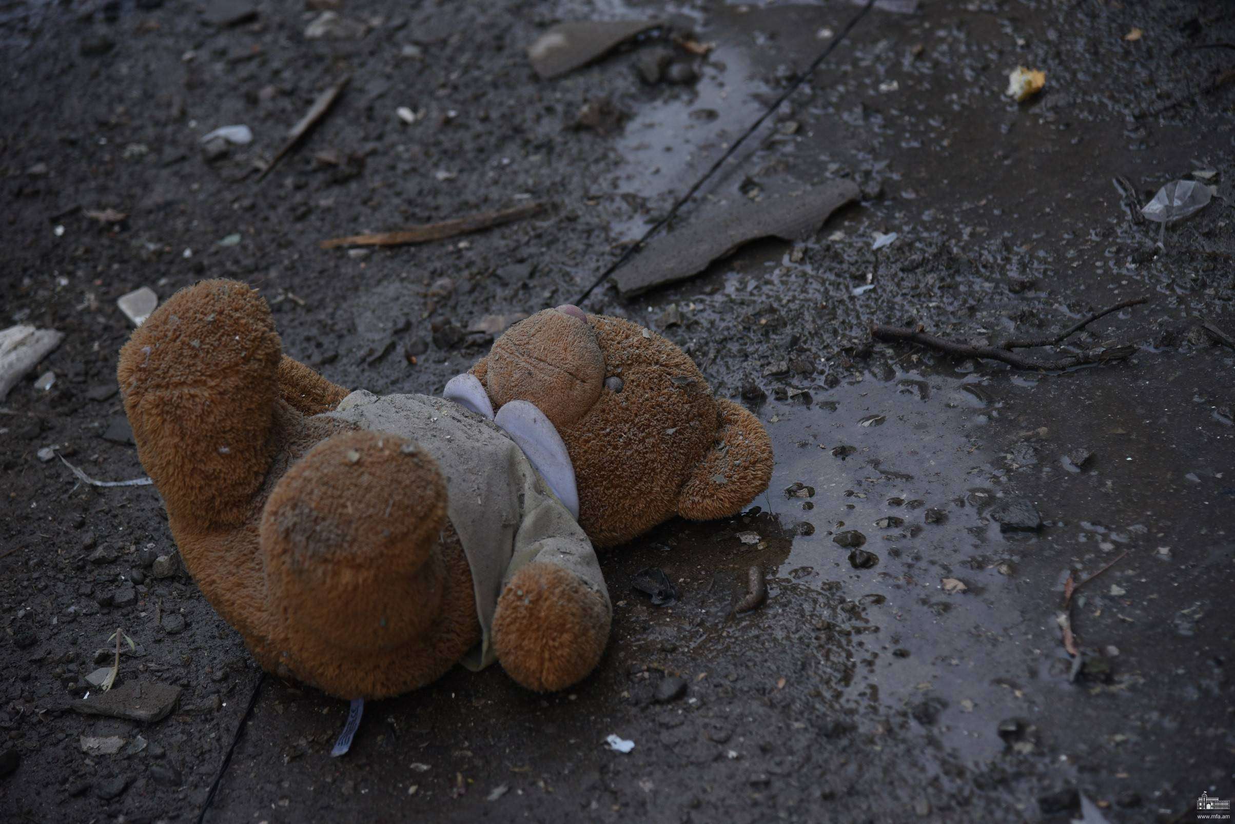 The 44-day war with photos (PHOTO SERIES)