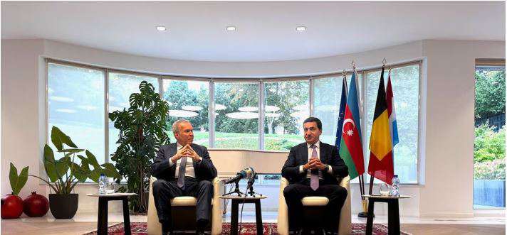 «Азербайджан стремится мирным путем запустить сухопутный коридор на юге Армении». Гаджиев