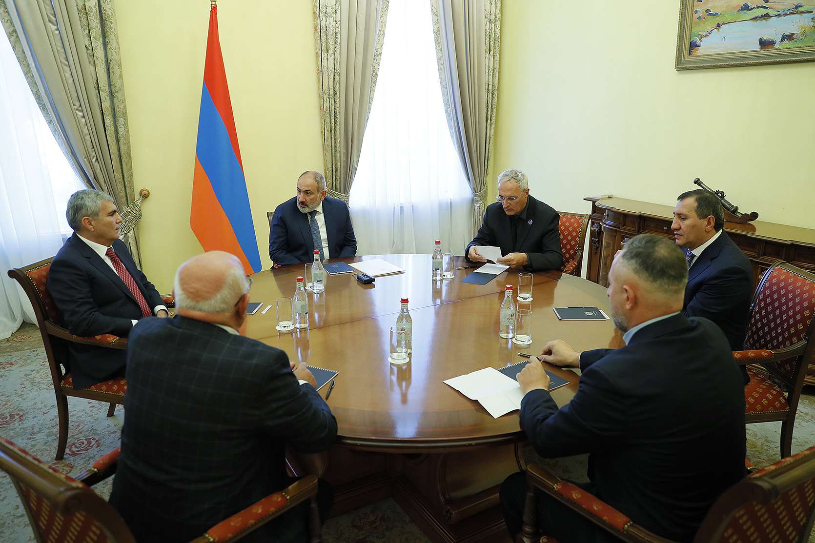 Վարչապետը հանդիպել է արտախորհրդարանական քաղաքական ուժերի ղեկավարներին