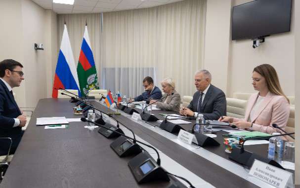 Պետրոս Մարտիրոսյանը բանակցություններ է վարել «Ռոսսելխոզնադզորի» ղեկավարի հետ