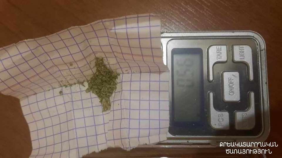 Քրեակատարողական հիմնարկներում հայտնաբերվել են թմրամիջոցի նմանվող զանգված և արգելված իրեր