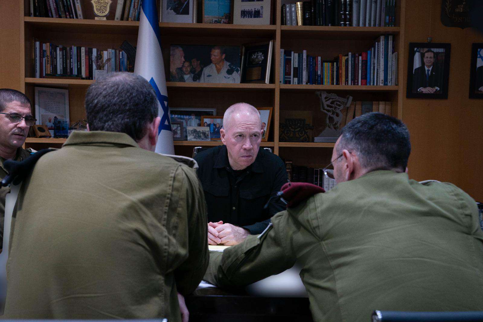 Իսրայելի պաշտպանության նախարարը խորհրդակցություն է անցկացնում