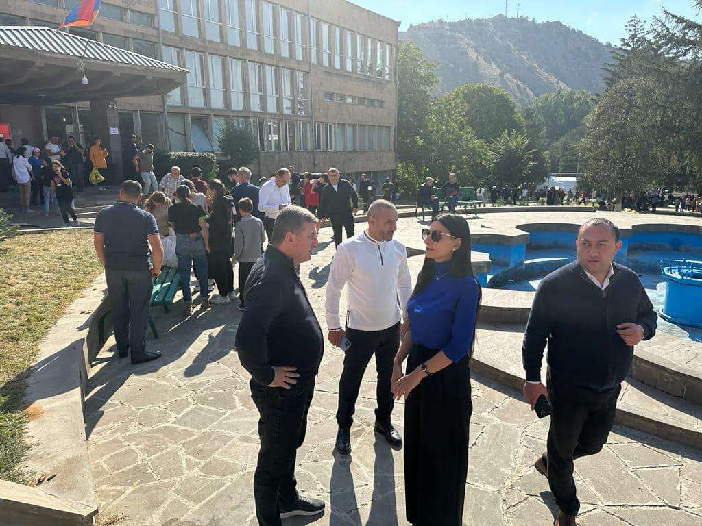 Անահիտ Մանասյանը Վայքում հանդիպումներ է անցկացնում Լեռնային Ղարաբաղից բռնի տեղահանված անձանց հետ