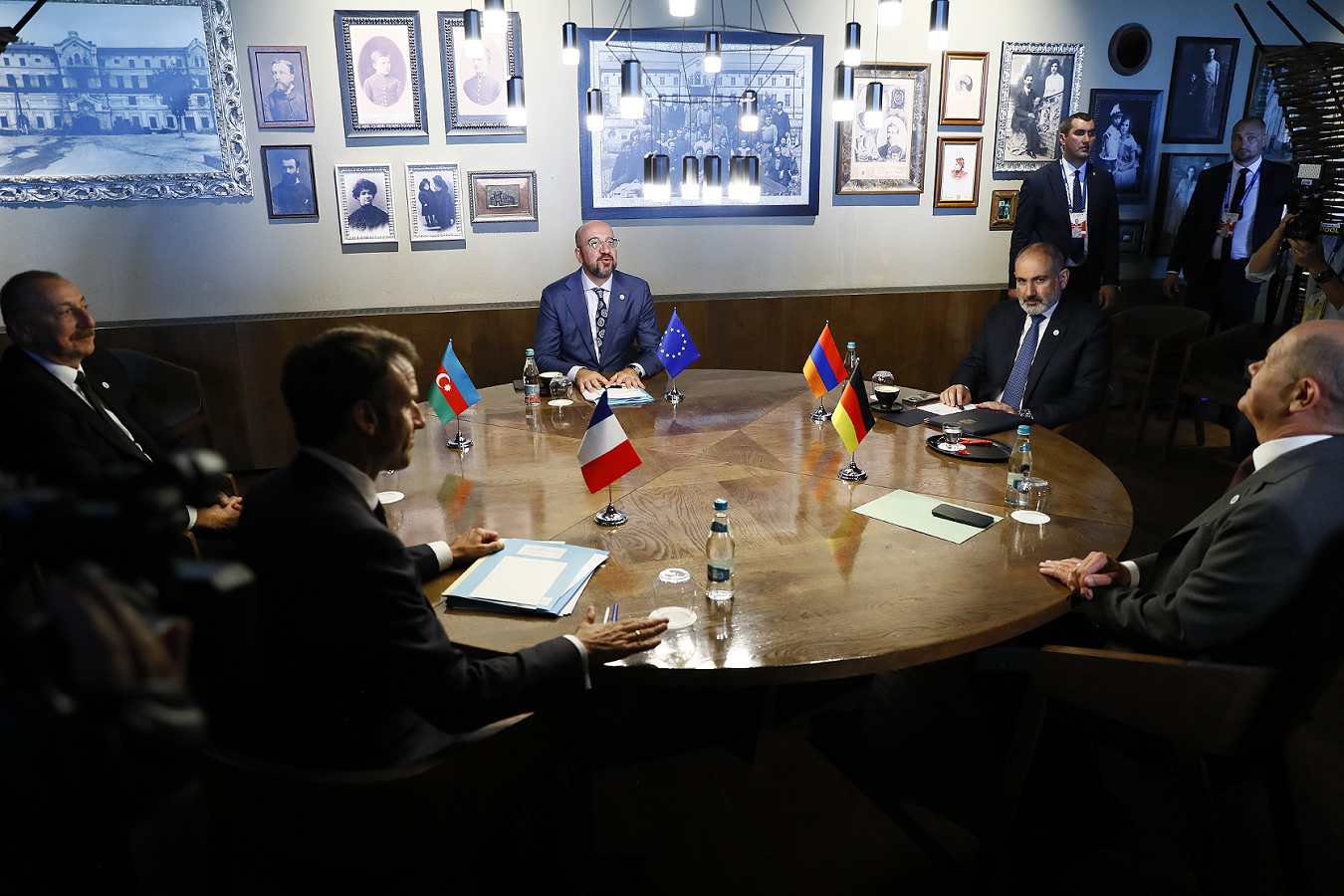 "The delegation of Armenia will visit Granada." the prime minister