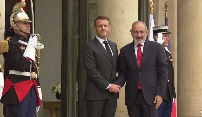 Nikol Pashinyan met with Macron