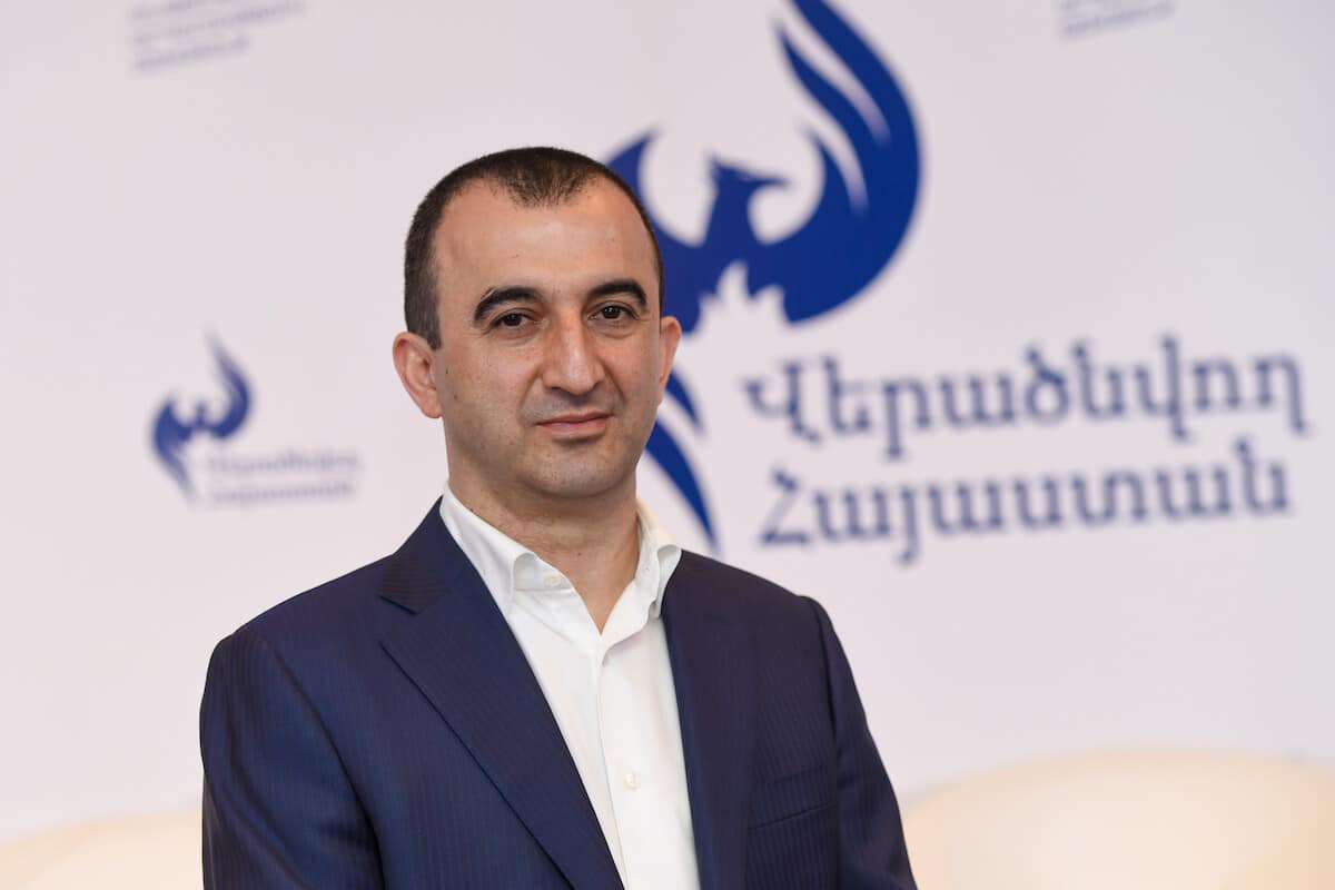 Депутат фракции «Армения» Мхитар Закарян сложил депутатский мандат
