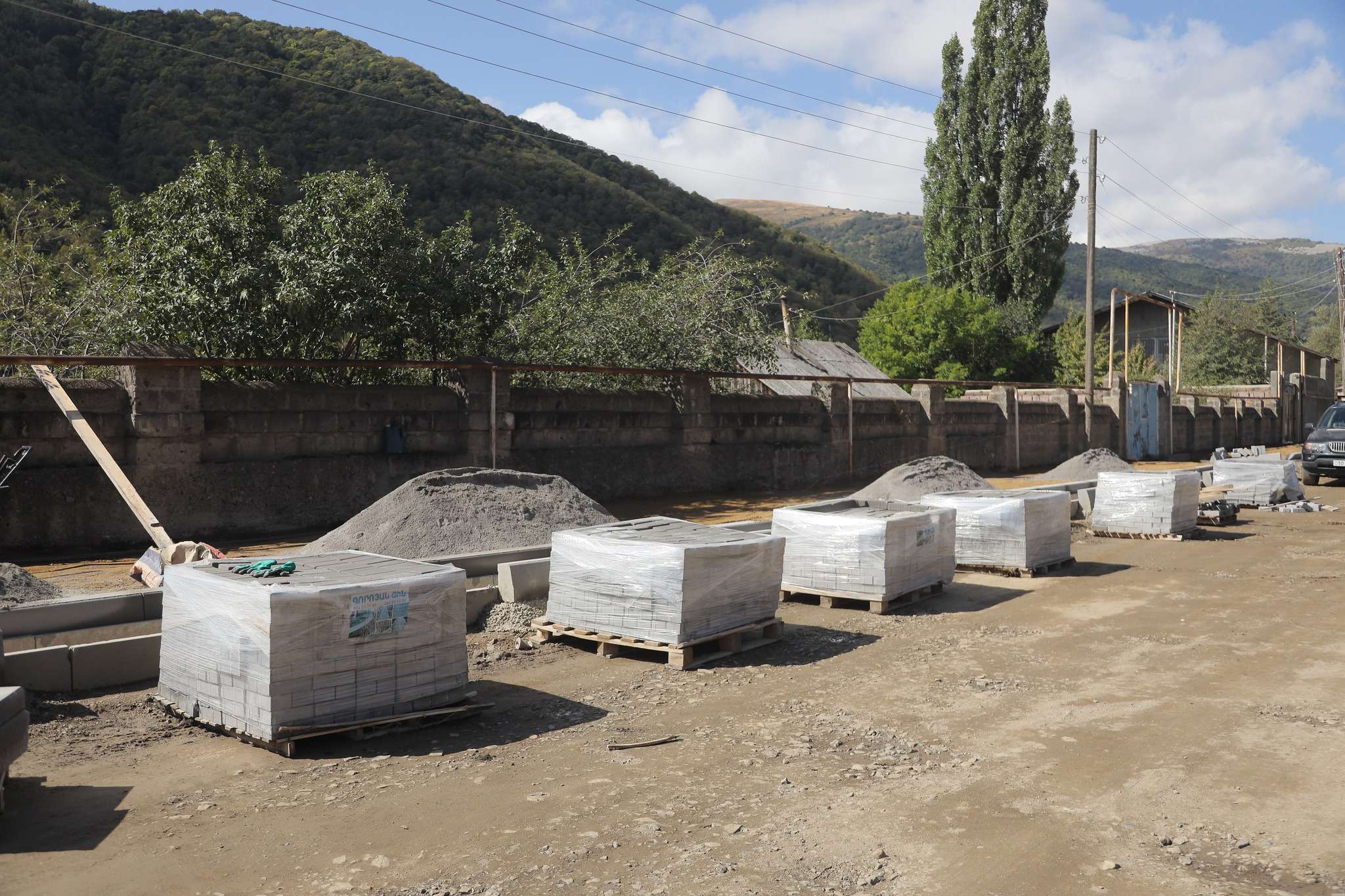 Հիմնանորոգվում է Ջրառատ-Մեղրաձոր-Հանքավան ավտոճանապարհի 2 կմ հատվածը (ԼՈՒՍԱՆԿԱՐՆԵՐ)