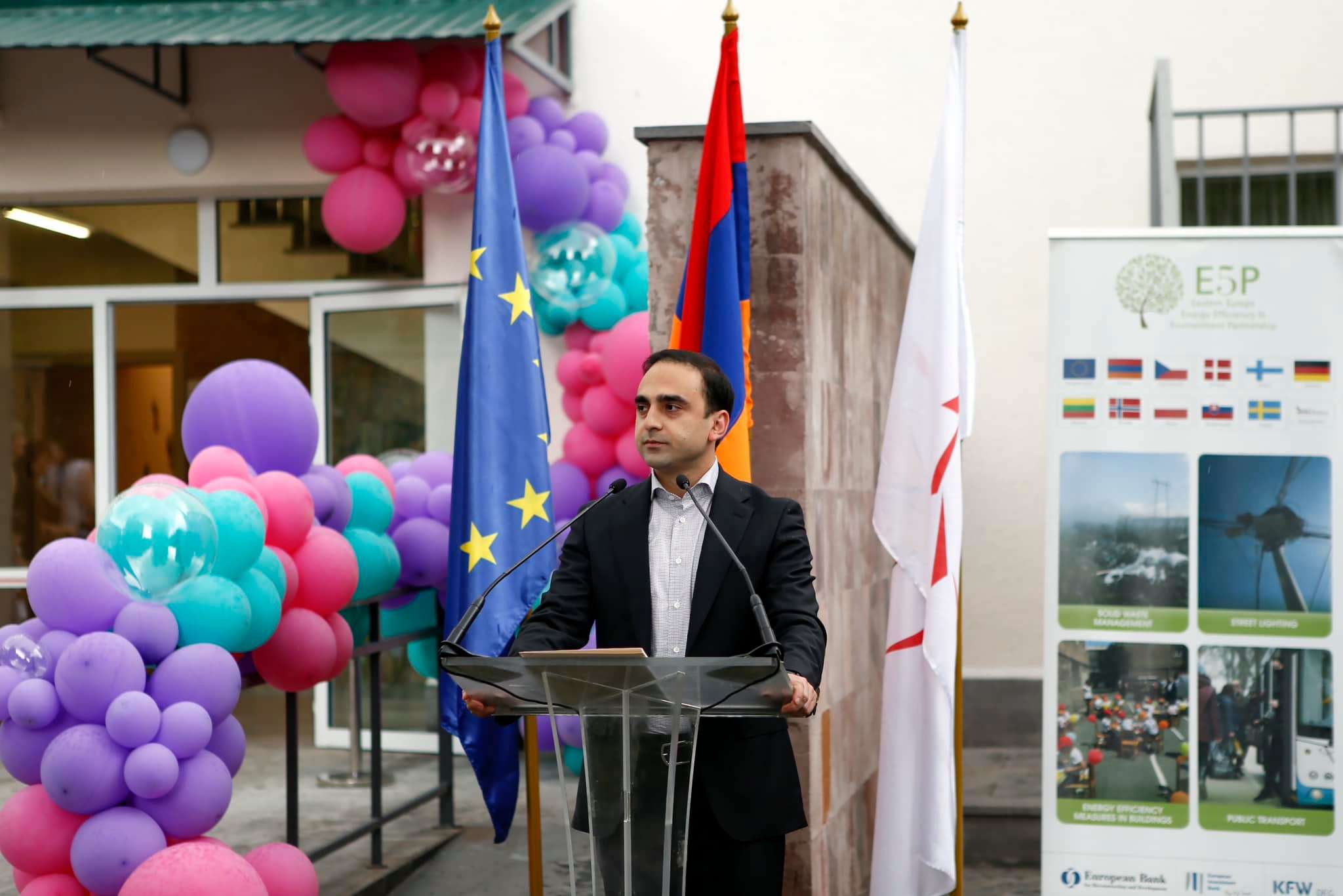Tigran Avinyan congratulated on International Teacher's Day