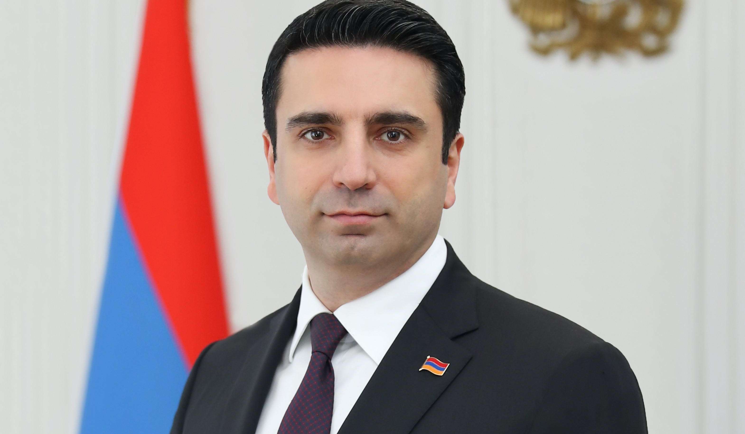 «Ուսուցիչ լինելը միայն մասնագիտացում կամ աշխատանք չէ»․ Ալեն Սիմոնյան