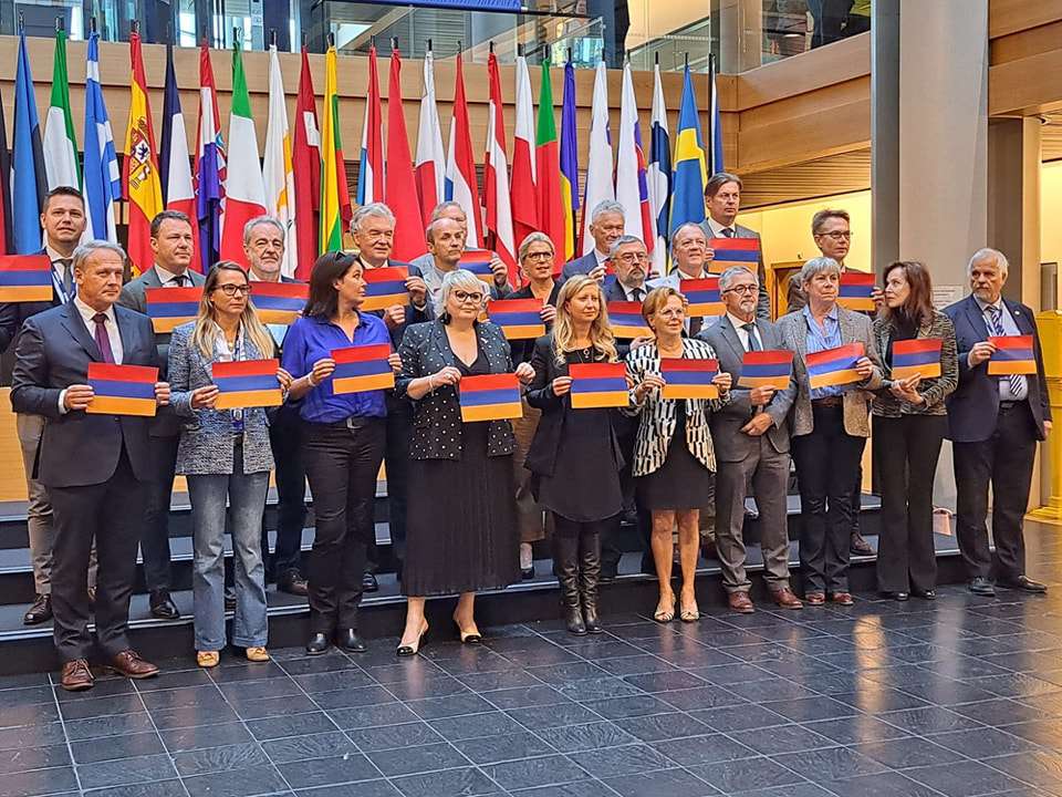 Депутаты Европарламента провели акцию в поддержку Армении
