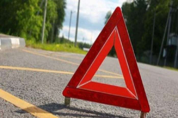 Վարդավառի լճի մոտ մեքենան դուրս է եկել ճանապարհի երթևեկելի հատվածից և բախվել կայանած չորս ավտոմեքենաների