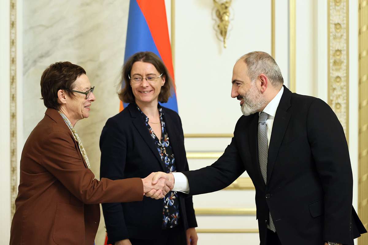 Обсуждены вопросы, связанные с созданием международного механизма между Степанакертом и Баку