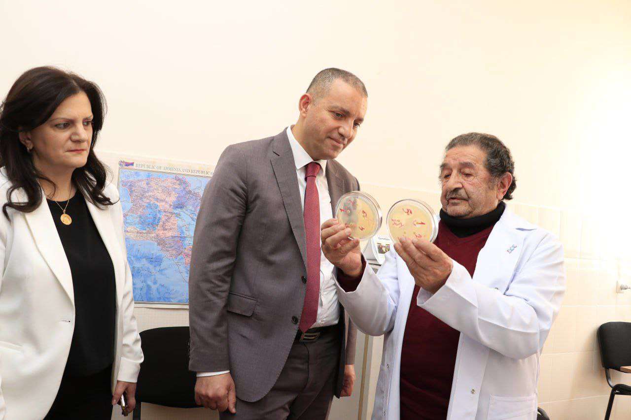 Վահան Քերոբյանն այցելել է «Սննդամթերքի անվտանգության ոլորտի ռիսկերի գնահատման գիատական կենտրոն»