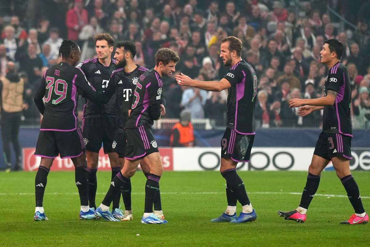 Bodyguards, doctors, and fitness and physio trainers join Kane in Germany