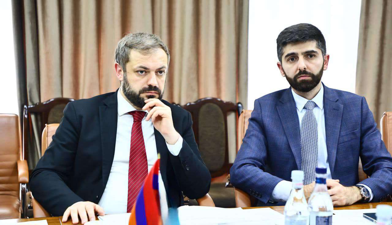 էկոնոմիկայի նախարարը և տեղակալը մեկնել են Ֆրանսիա
