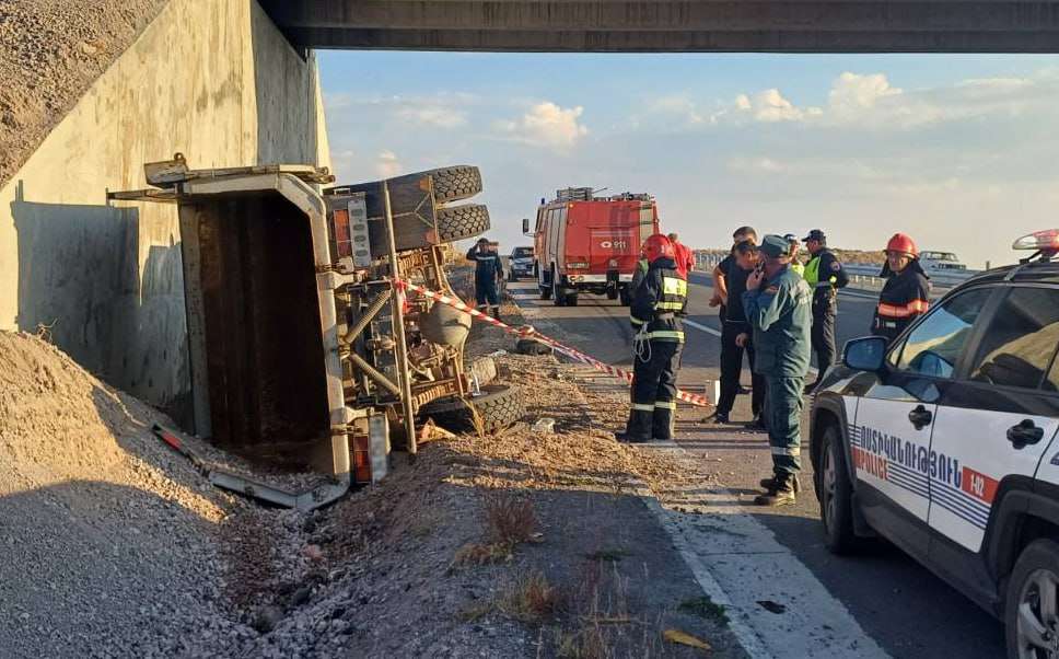 Գյումրի-Երևան ավտոճանապարհին ZIL-ը կողաշրջվել է, կա տուժած