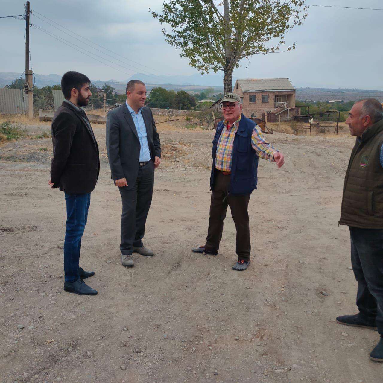 Խաչիկ գյուղում բնակիչների հետ քննարկել եմ գյուղում գյուղատնտեսական և ոչ գյուղատնտեսական աշխատանքների հնարավորությունները. նախարար