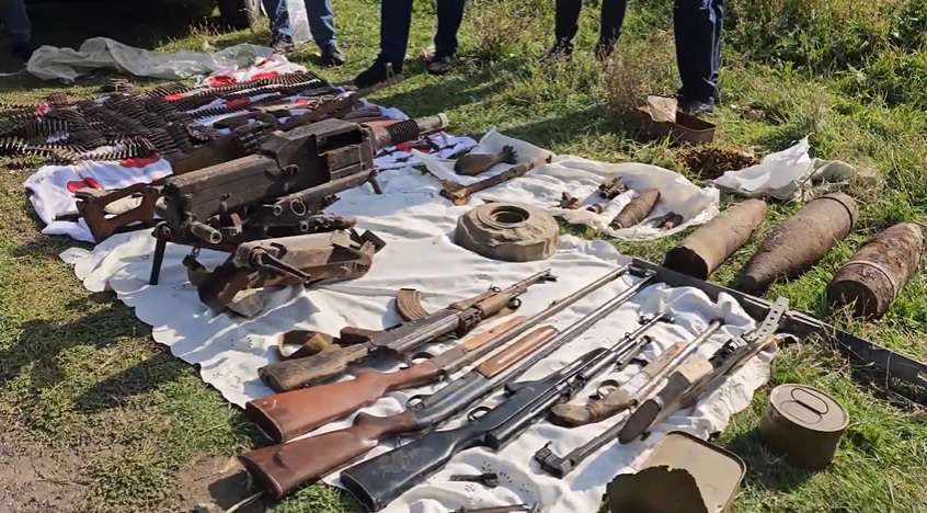 Մեծ քանակությամբ զենք-զինամթերք Կոտայք գյուղի մոտ