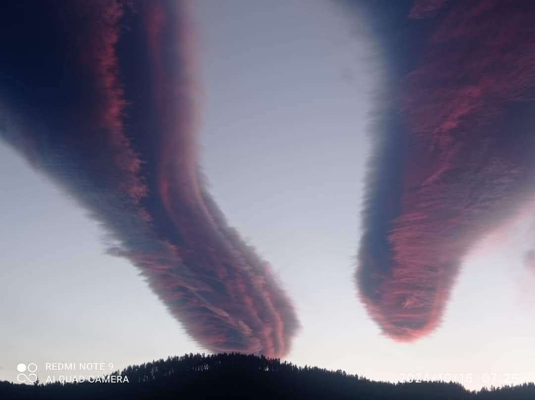 Rare lenticular clouds observed in Bulgaria (PHOTOS)