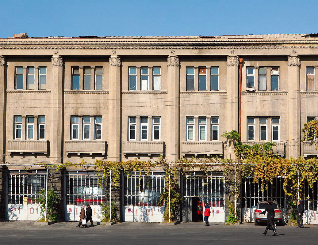 Մայրապետյանին և կնոջը պատկանող Պուշկին 2 հասցեում գտնվող համայնքապատկան շենքն օրենքի խախտմամբ է օտարվել