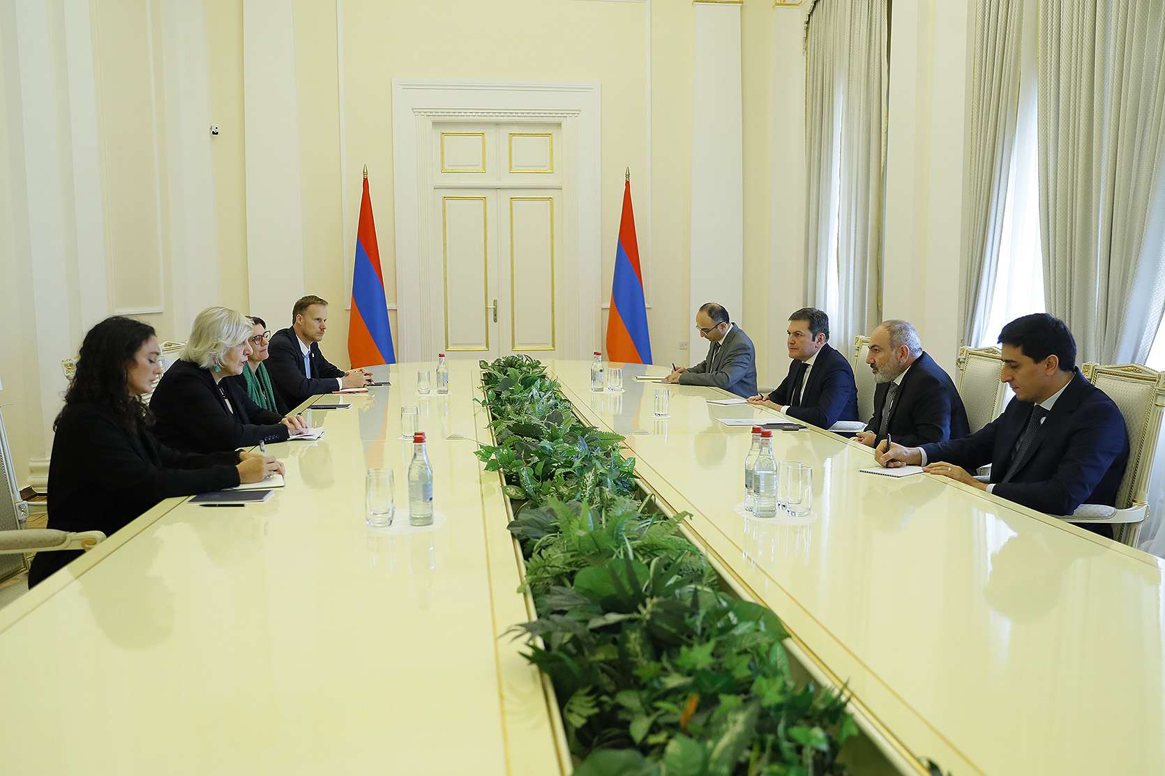 Nikol Pashinyan presented the humanitarian situation of displaced people from Nagorno-Karabakh to the CE Human Rights Commissioner