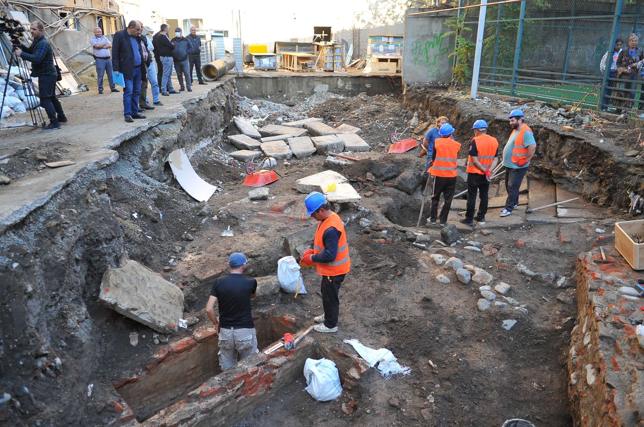 Tombstones and relics with Armenian inscriptions found in Tbilisi will be moved to Khojivank Pantheon.