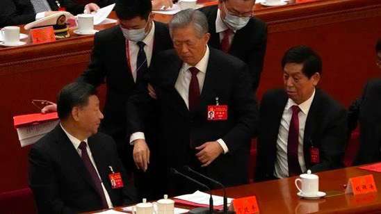 Չինաստանի նախկին նախագահ Հու Ձին Տաոյին անսպասելիորեն դուրս են բերել կուսակցության համագումարից (տեսանյութ)