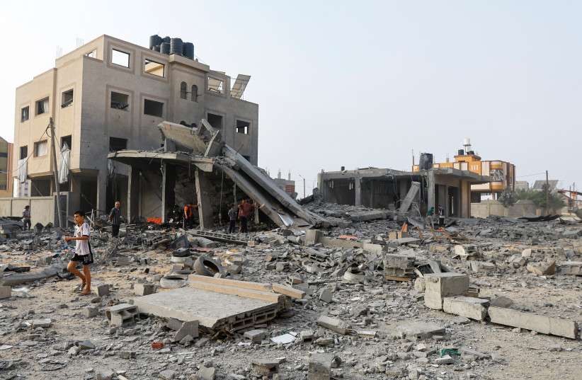 The Israeli army is carrying out a military operation in the Palestinian "Ibn Sina" hospital