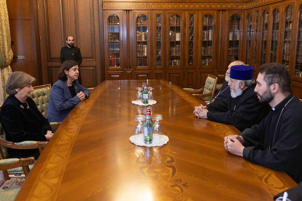 Կաթողիկոսն ընդունել է Միջազգային քրեական դատարանի նախկին ղեկավարին