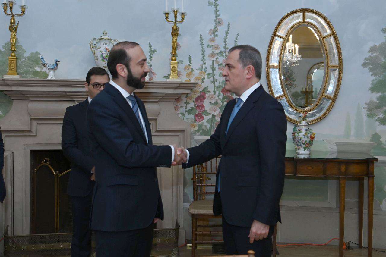 An informal communication took place between Ararat Mirzoyan and Jeyhun Bayramov. Spokesman of the Foreign Ministry