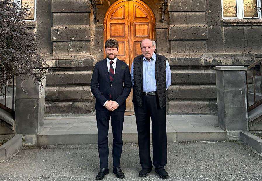 Լևոն Տեր-Պետրոսյանն ընդունել է Ֆրանսիայի դեսպանին