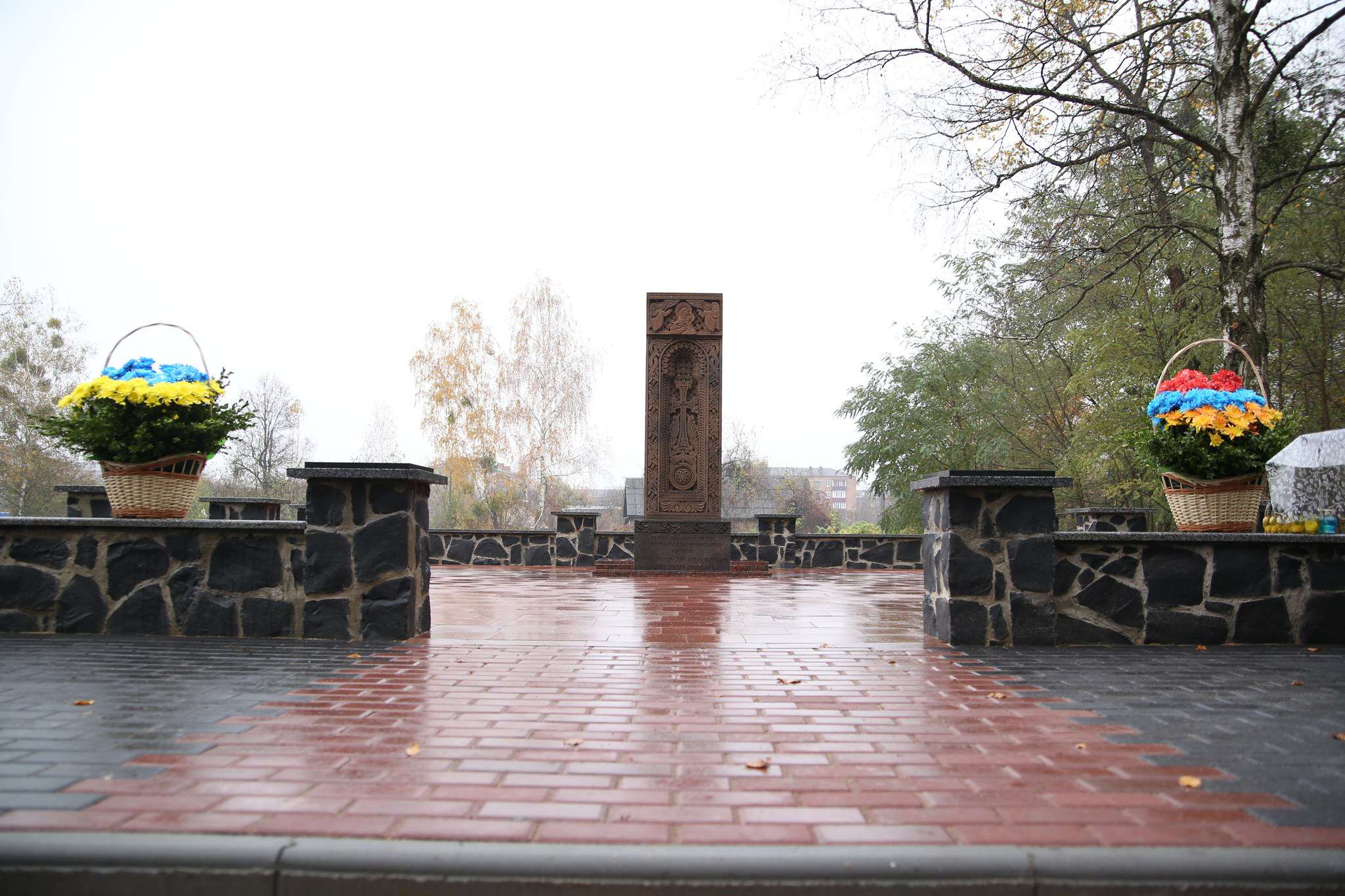 Ուկրաինայում խաչքար է տեղադրվել՝ ի նշան հայ և ուկրաինացի ժողովուրդների անմեղ զոհերի հիշատակի