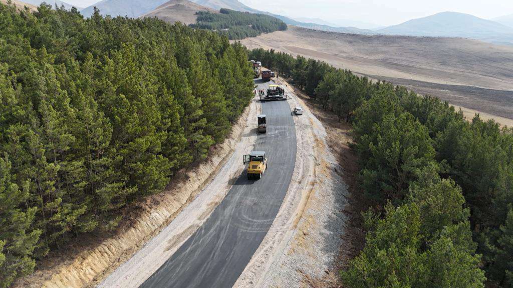 Հիմնանորոգվում է Լեռնապար տանող 3.8 կմ ճանապարհը (ԼՈՒՍԱՆԿԱՐՆԵՐ)