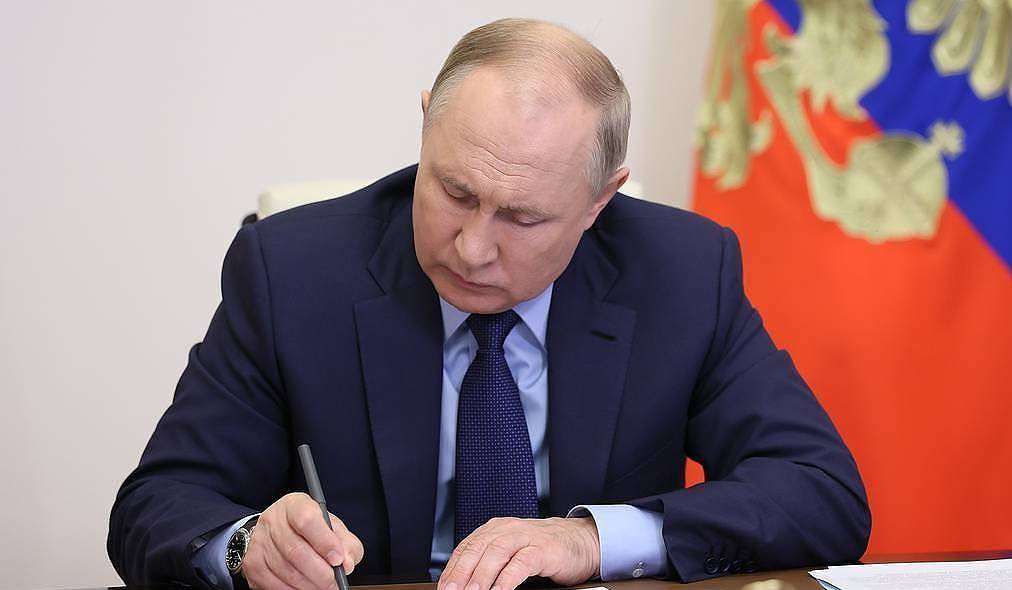 Պուտինը միգրանտների կեղծ ամուսնությունների դեմ պայքարի մասին օրենք է ստորագրել