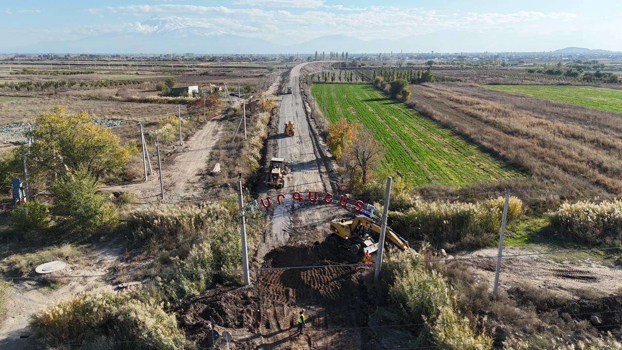 Հիմնանորոգվում է Մրգաշատ-Ալաշկերտ-Արմավիր ավտոճանապարհը (ԼՈՒՍԱՆԿԱՐՆԵՐ)