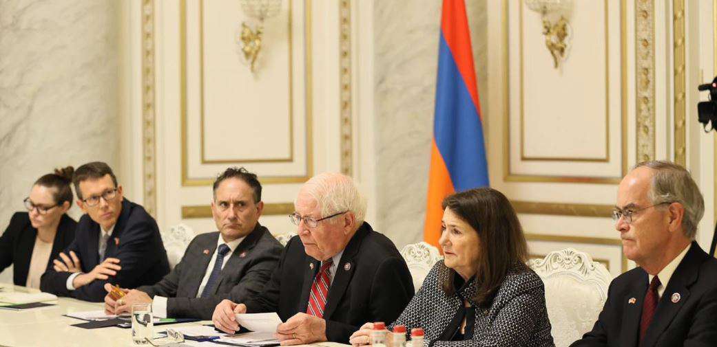 Армения сама должна решить, по какому пути лучше всего двигаться вперед. Конгрессмен США