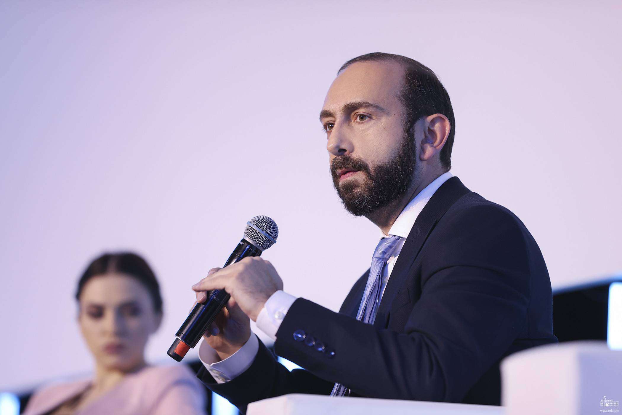 Արարատ Միրզոյանը ցավակցել է հնդիկ գործընկերոջը (տեսանյութ)