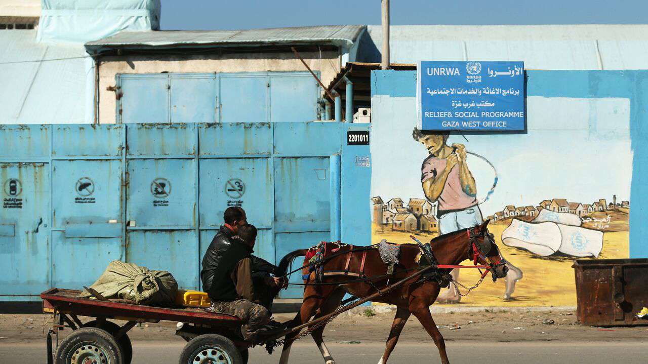 Тысячи людей штурмовали склады ООН в секторе Газа