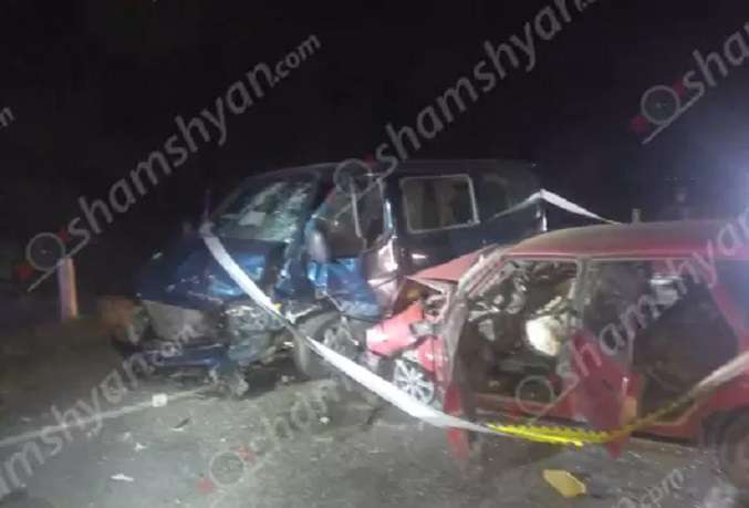 Երևան-Գյումրի ավտոճանապարհին բախվել են մարդատար Ford Transit-ն ու ВАЗ 2109-ը. 9 վիրավորներից 2-ի վիճակը ծայրահեղ ծանր է